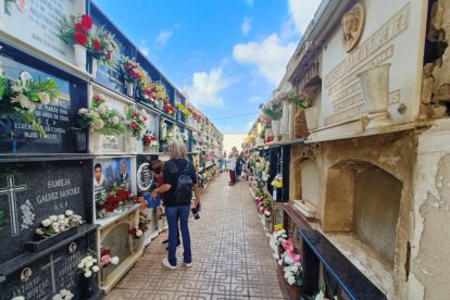 Día de Todos los Santos en el Cementerio de La Cañada.