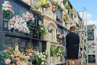 Día de Todos los Santos en el Cementerio de El Alquián.