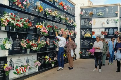 Día de Todos los Santos en el Cementerio de El Alquián.
