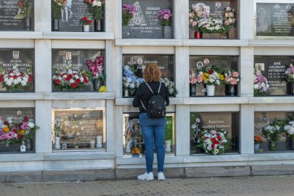 Día de Todos los Santos en el Cementerio de San Jerónimo de Roquetas de Mar.