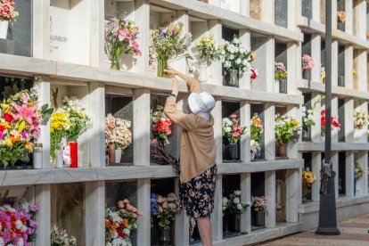 Día de Todos los Santos en el Cementerio de San Jerónimo de Roquetas de Mar.