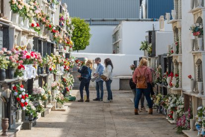 Día de Todos los Santos en el Cementerio de San Jerónimo de Roquetas de Mar.