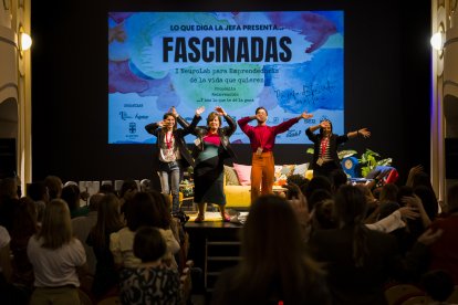 El equipo de Fascinadas y de ¿Impro qué? en el escenario.