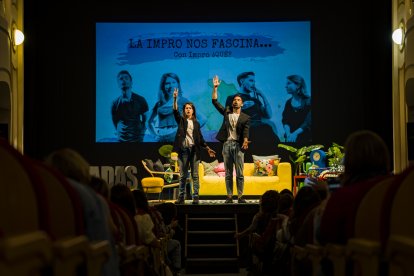 ¿Impro Qué? durante su 'show' de teatro de improvisación.
