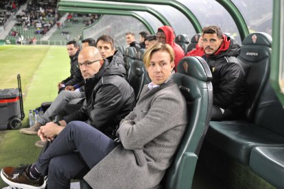 Guti en el banquillo del Martínez Valero.