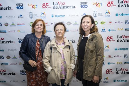 Mari Paz Román, Catalina Martínez y Estrella López, en el photocall de los XIII Premios Andarax de La Voz de Almería.
