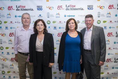 Ángel Gázquez, Carmelina Hernández, Cloti López y Antonio Martínez, posando para la cámara de La Voz de Almería.