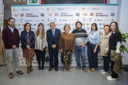 La premiada, Manuela García, junto a todos aquellos seres queridos que la quisieron acompañar durante la noche de los XIII Premios Andarax.