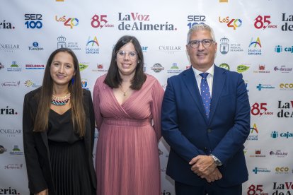 Vanesa Ferrer, teniente de alcalde de Laujar de Andarax; Almudena Morales, alcalde de Laujar de Andarax; e Ismael Torres, alcalde de Huércal de Almería.
