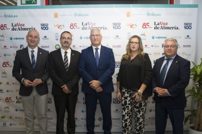 Edmundo Pascual, concejal del Ayuntamiento de Viator; Pedro Aguera, concejal del Ayuntamiento de Huércal de Almería; Ismael Torres, alcalde de Huércal de Almería; María Torral y Juan Luis Navarro, concejales del Ayuntamiento de Benahadux.