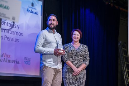 Óscar García, gerente de Montajes y Automatismos \'Los Perales, junto a Antonia Urrutia.