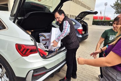 Recogida por parte de los Scouts Católicos de Almería del material donado.
