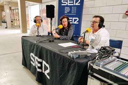 Pedro M. de la Cruz, director de LA VOZ; Maria del Mar Vázquez, alcaldesa de Almería; y Alfredo Casas, de Cadena SER Almería.