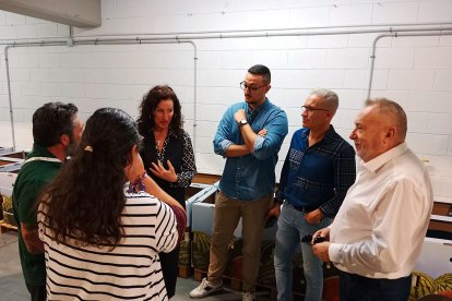 La alcaldesa y el director de LA VOZ han conocido de primera mano las necesidades de los voluntarios y la solidaridad de los almerienses.