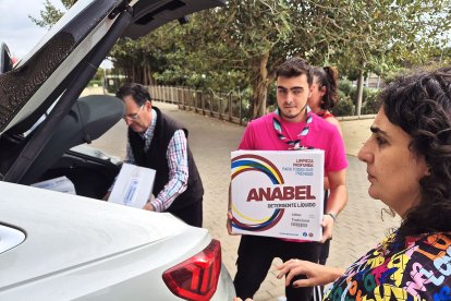 Recogida por parte de los Scouts Católicos de Almería del material donado.