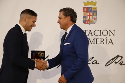 Entrega de premios en la XXVIII edición de la gala taurina del Foro Cultural 3 Taurinos 3.

