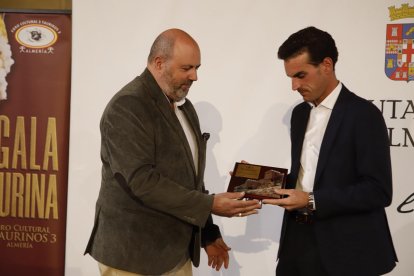 Entrega de premios en la XXVIII edición de la gala taurina del Foro Cultural 3 Taurinos 3.
