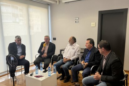 Juan Carlos Gázquez, director adjunto de Cajamar Innova; Juan Reca, director del Centro de Investigación CIAIMBITAL de la UAL; Jacinto Castillo, de Agricultura 2000; José Antonio Fernández, presidente del FERAL y Esteban Baeza, investigador del CIT COEX.