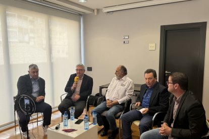 Juan Carlos Gázquez, director adjunto de Cajamar Innova; Juan Reca, director del Centro de Investigación CIAIMBITAL de la UAL; Jacinto Castillo, de Agricultura 2000; José Antonio Fernández, presidente del FERAL y Esteban Baeza, investigador del CIT COEX.