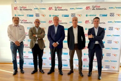Jacinto Castillo, director de Agricultura 2000; Ricardo García, director de Cajamar Innova; José Manuel Fdez, director general de Vicasol; Alberto Cuadrado, director de proyectos para la cadena de Rijk Zwaan y Juan Jesús Lara, director general de CASI.