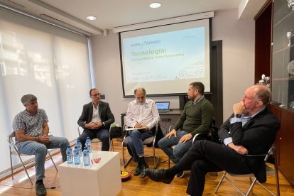 La primera de las ponencias abordó el futuro del sector bajo el título: \'TECNOLOGÍA: La inevitable transformación\'.