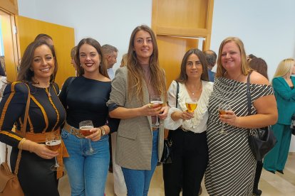 María Rosa Martínez, Mercedes Rodríguez, Mette Kristiansen, María Ruiz y Cristina César.