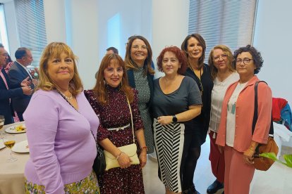 Mabel Hernández, Ana Castaño, Aurelia Jiménez, Toñi Castillo, Joaquina M. Segura, María Ángeles Sanz y Antonia Segura, abogadas pertenecientes a la Asociación de Mujeres Juristas de Almería.