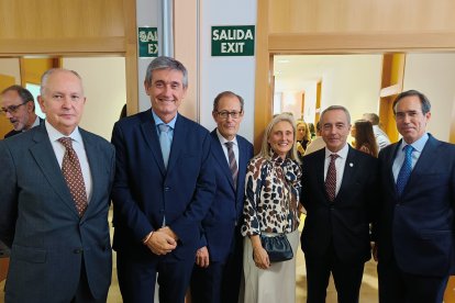 Luis Columna, presidente de la Audiencia Provincial, Manuel Cortés, alcalde de Adra, Manuel Alcoba, Carmen Gallego, Luis Durbán y Antonio Córdoba (Abogados y procuradores)