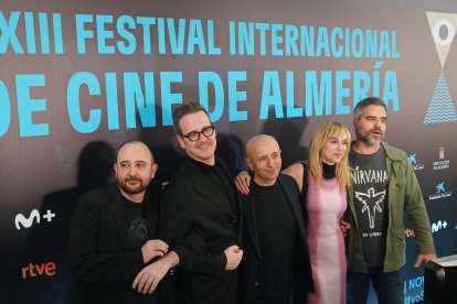 Carlos Areces, Joaquín Reyes, Luis Alegre, Marta Hazas y Ernesto Sevilla en el photocall de la gala inaugural de FICAL 2024.