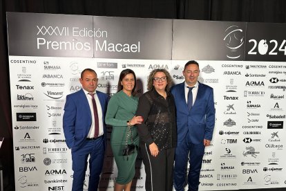 Mármoles Naturales Macael: José Martínez, Cati García, Eli Navarro y Antonio Martínez.