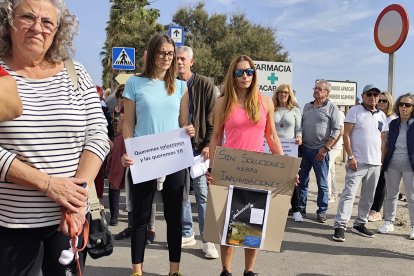 Concentración de vecinos del barrio de Costacabana para exigir medidas de prevención ante posibles inundaciones.
