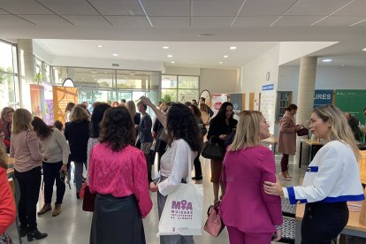 El II Salón Mujer Emprende se ha celebrado este martes por el Día Internacional de la Mujer Emprendedora.