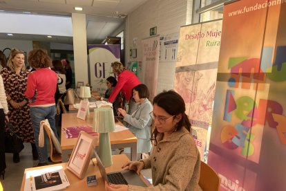 El II Salón Mujer Emprende ha tenido lugar este lunes con motivo del Día Internacional de la Mujer Emprendedora.