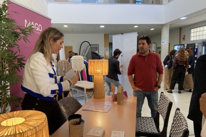 El II Salón Mujer Emprende ha tenido lugar este lunes con motivo del Día Internacional de la Mujer Emprendedora.