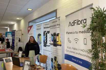 El II Salón Mujer Emprende ha tenido lugar este lunes con motivo del Día Internacional de la Mujer Emprendedora.