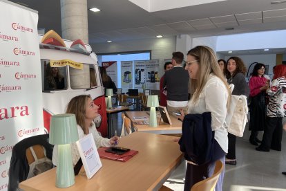 El II Salón Mujer Emprende ha tenido lugar este lunes con motivo del Día Internacional de la Mujer Emprendedora.
