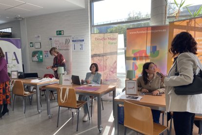 El II Salón Mujer Emprende ha tenido lugar este lunes con motivo del Día Internacional de la Mujer Emprendedora.