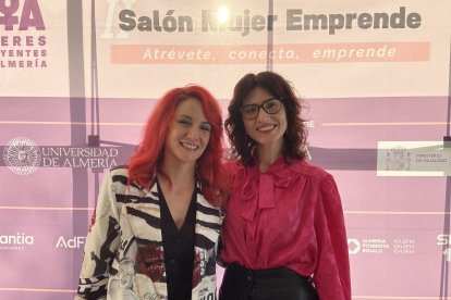 Karmela Vintage y Lorena López, asistentes y participantes del evento.