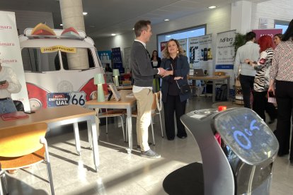 El II Salón Mujer Emprende ha tenido lugar este lunes con motivo del Día Internacional de la Mujer Emprendedora.