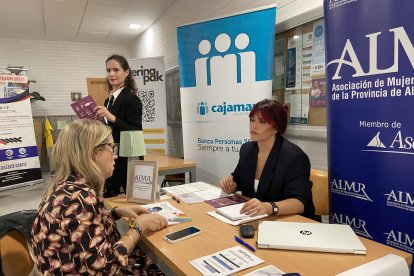 El II Salón Mujer Emprende ha tenido lugar este lunes con motivo del Día Internacional de la Mujer Emprendedora.