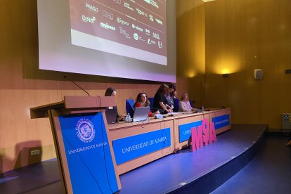 El II Salón Mujer Emprende ha tenido lugar este lunes con motivo del Día Internacional de la Mujer Emprendedora.