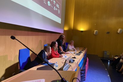 El II Salón Mujer Emprende ha tenido lugar este lunes con motivo del Día Internacional de la Mujer Emprendedora.