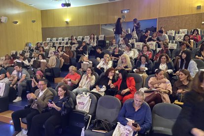 El II Salón Mujer Emprende ha tenido lugar este lunes con motivo del Día Internacional de la Mujer Emprendedora.
