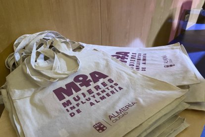 El II Salón Mujer Emprende ha tenido lugar este lunes con motivo del Día Internacional de la Mujer Emprendedora.