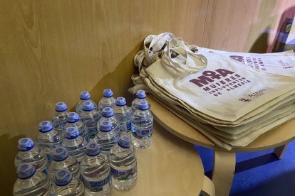 El II Salón Mujer Emprende ha tenido lugar este lunes con motivo del Día Internacional de la Mujer Emprendedora.