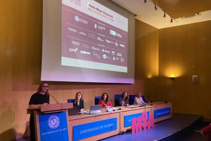 El II Salón Mujer Emprende ha tenido lugar este lunes con motivo del Día Internacional de la Mujer Emprendedora.