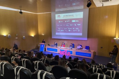 El II Salón Mujer Emprende ha tenido lugar este lunes con motivo del Día Internacional de la Mujer Emprendedora.