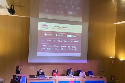 El II Salón Mujer Emprende ha tenido lugar este lunes con motivo del Día Internacional de la Mujer Emprendedora.