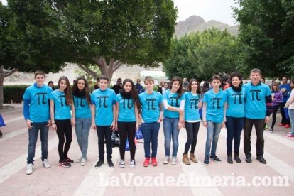 Más de 300 alumnos vibran con matemáticas en Carboneras. Fotos: Fran Muñoz