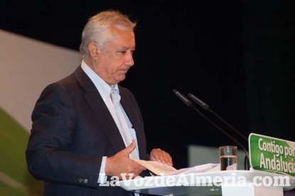 Rajoy da un mitin en el Auditorio de Roquetas de Mar para dar su apoyo a Juanma Moreno. Fotos: Fran Muñoz